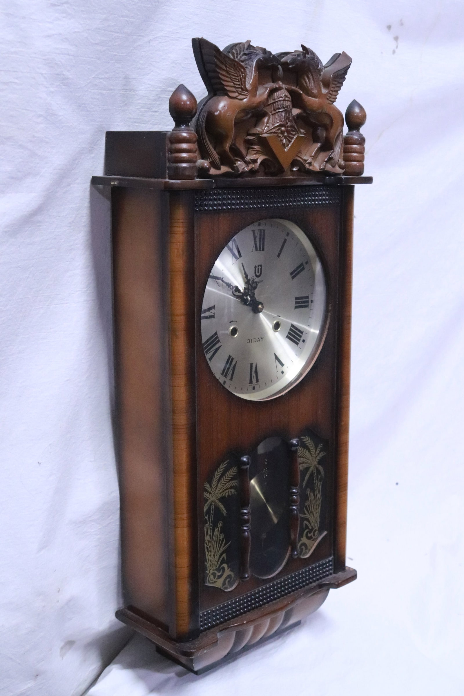 A 31-day key wind wall clock - 6
