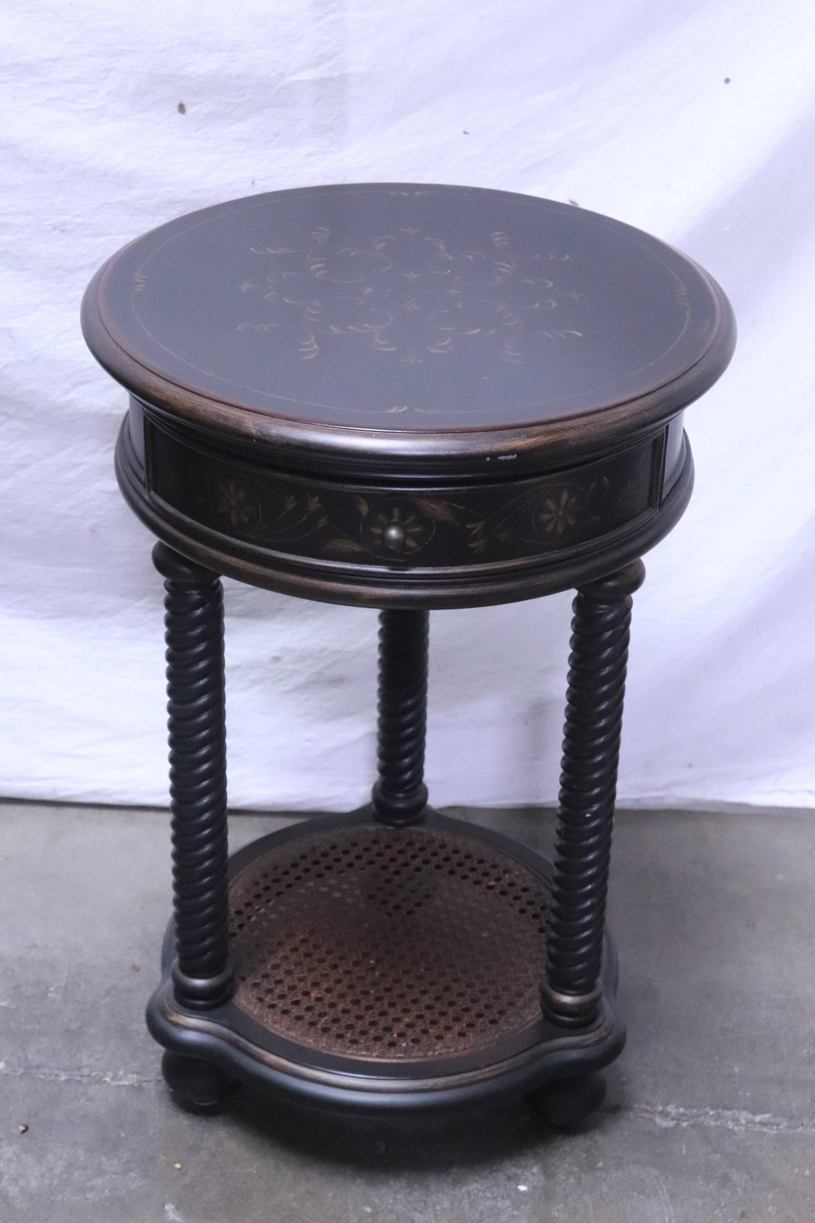 A round painted wood side table with one drawer (1 of 8)