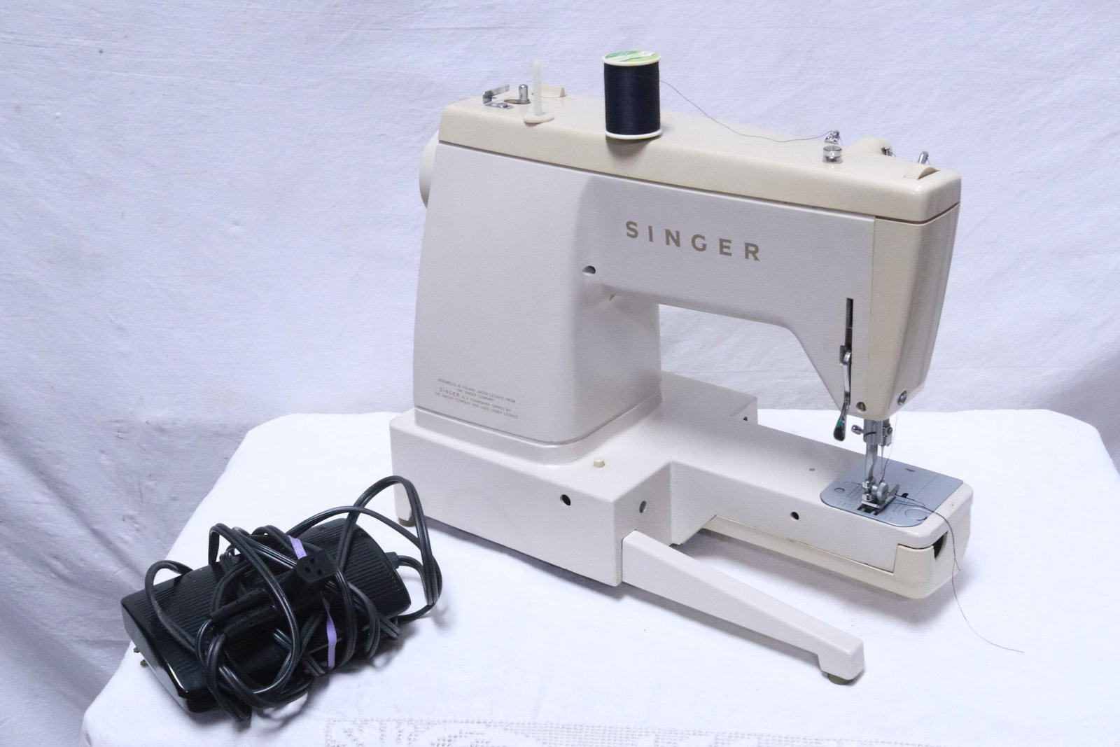 A Singer tabletop sewing machine (1 of 6)