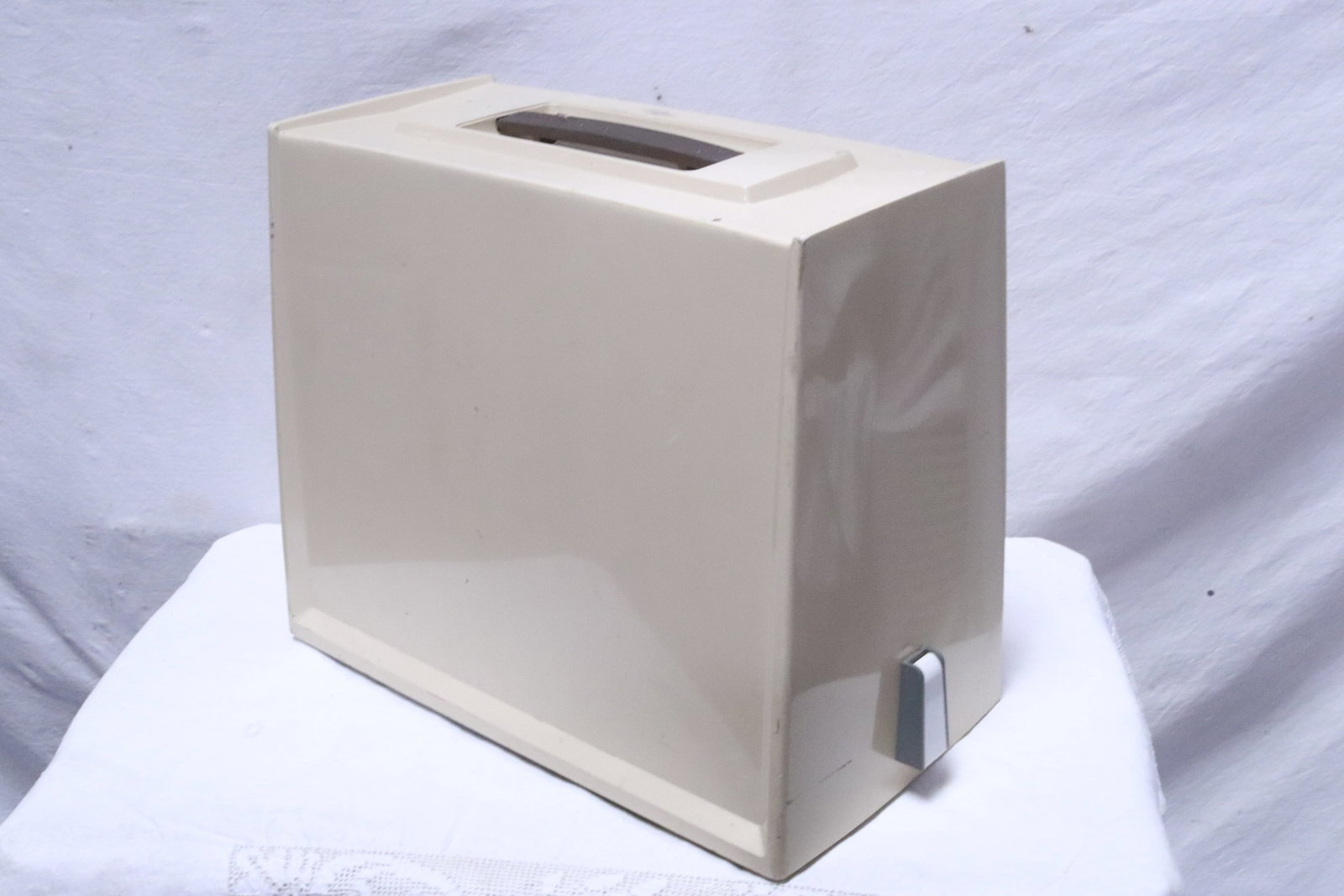 A Singer tabletop sewing machine - 2