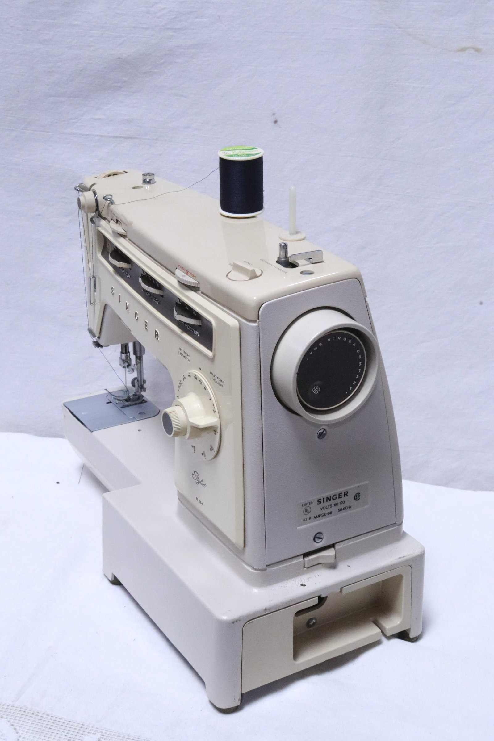 A Singer tabletop sewing machine - 5
