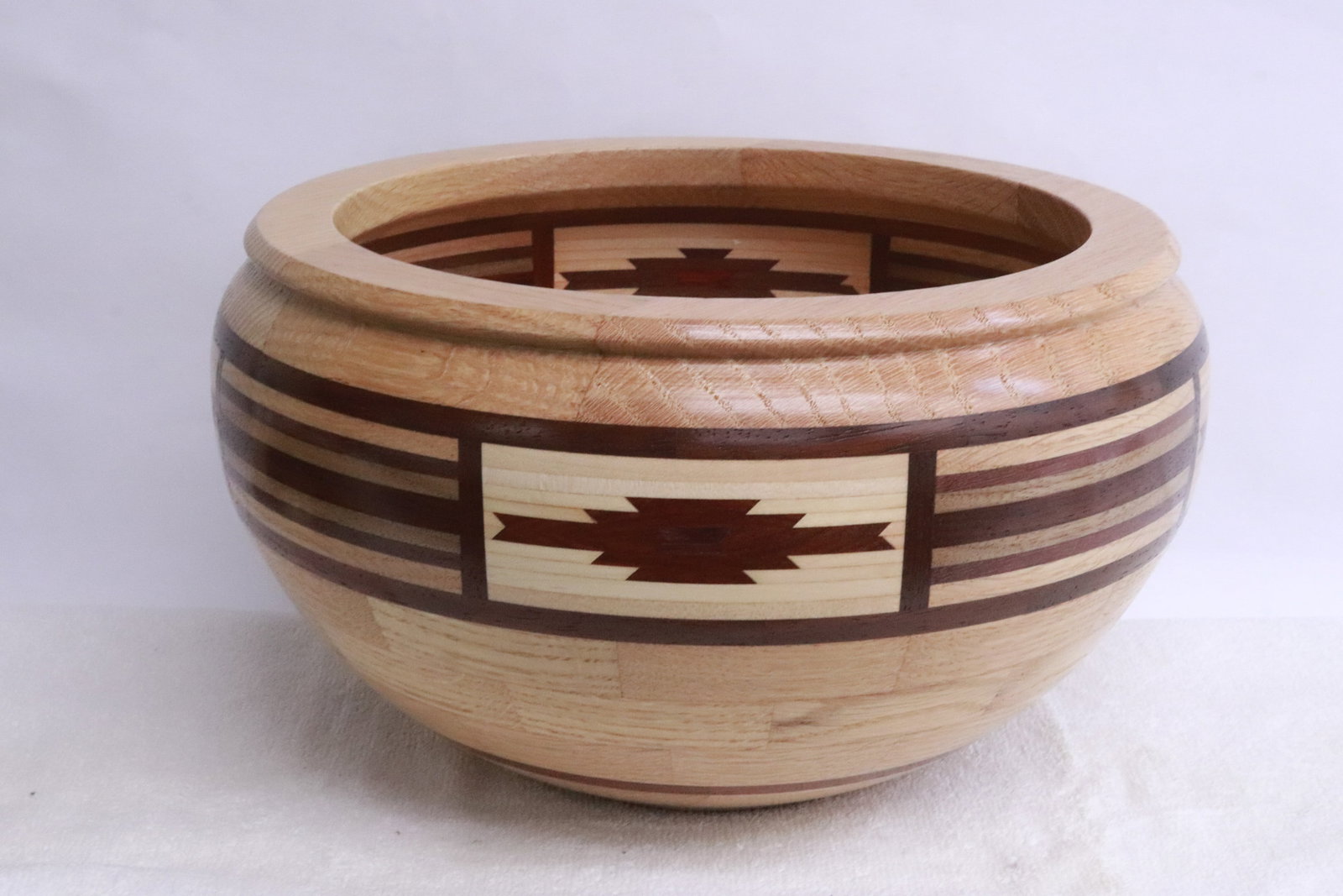 Unusual wood jar, artist signed: Unusual wood jar, artist signed, 6.6"x11.6"dia