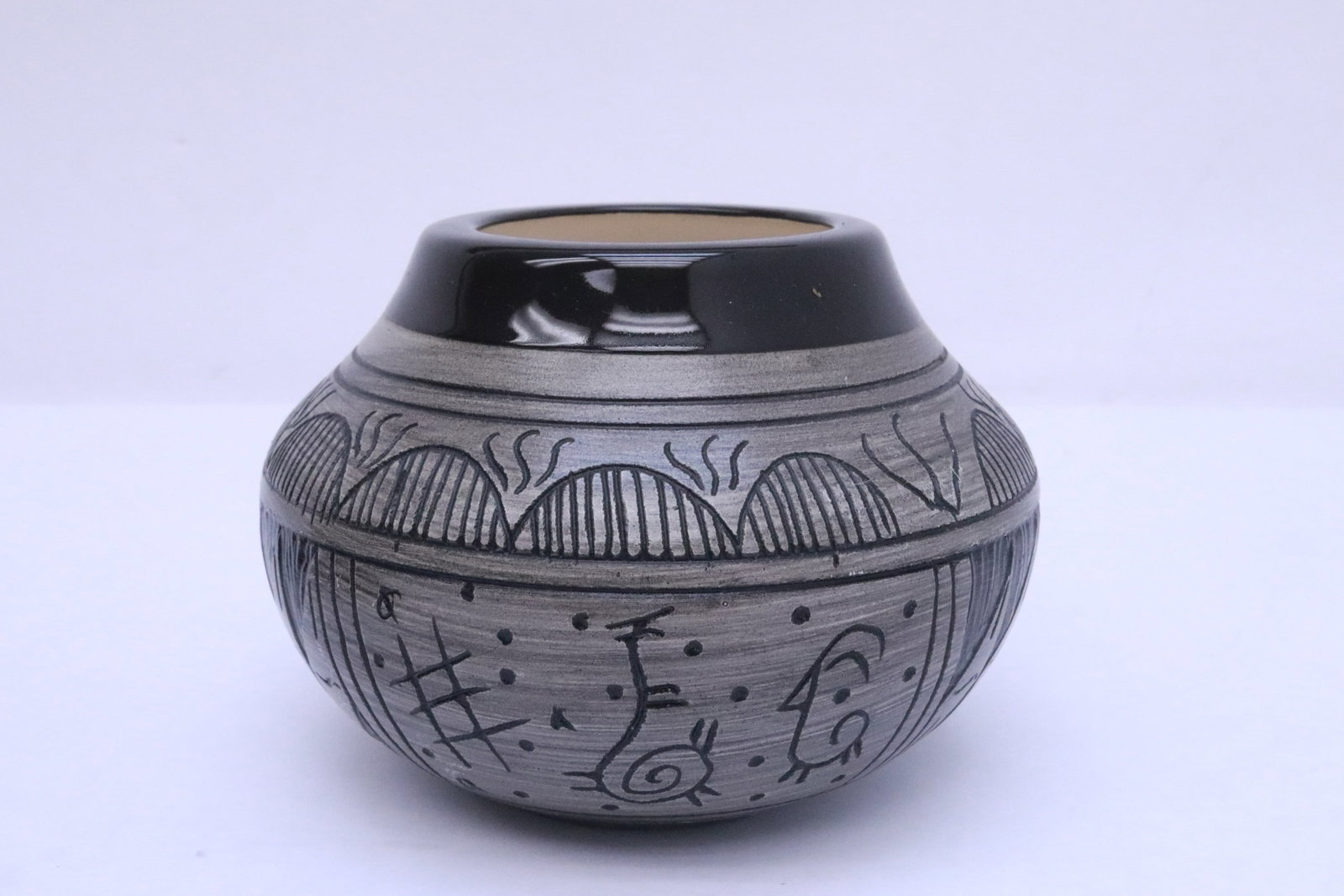 4 Navajo pottery jars - 2