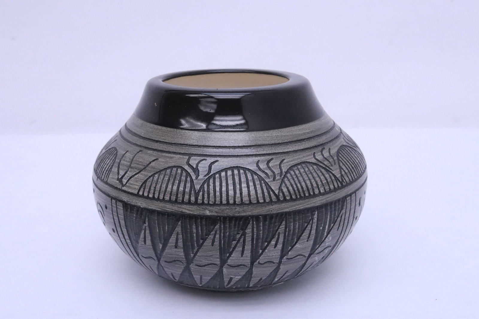 4 Navajo pottery jars - 3