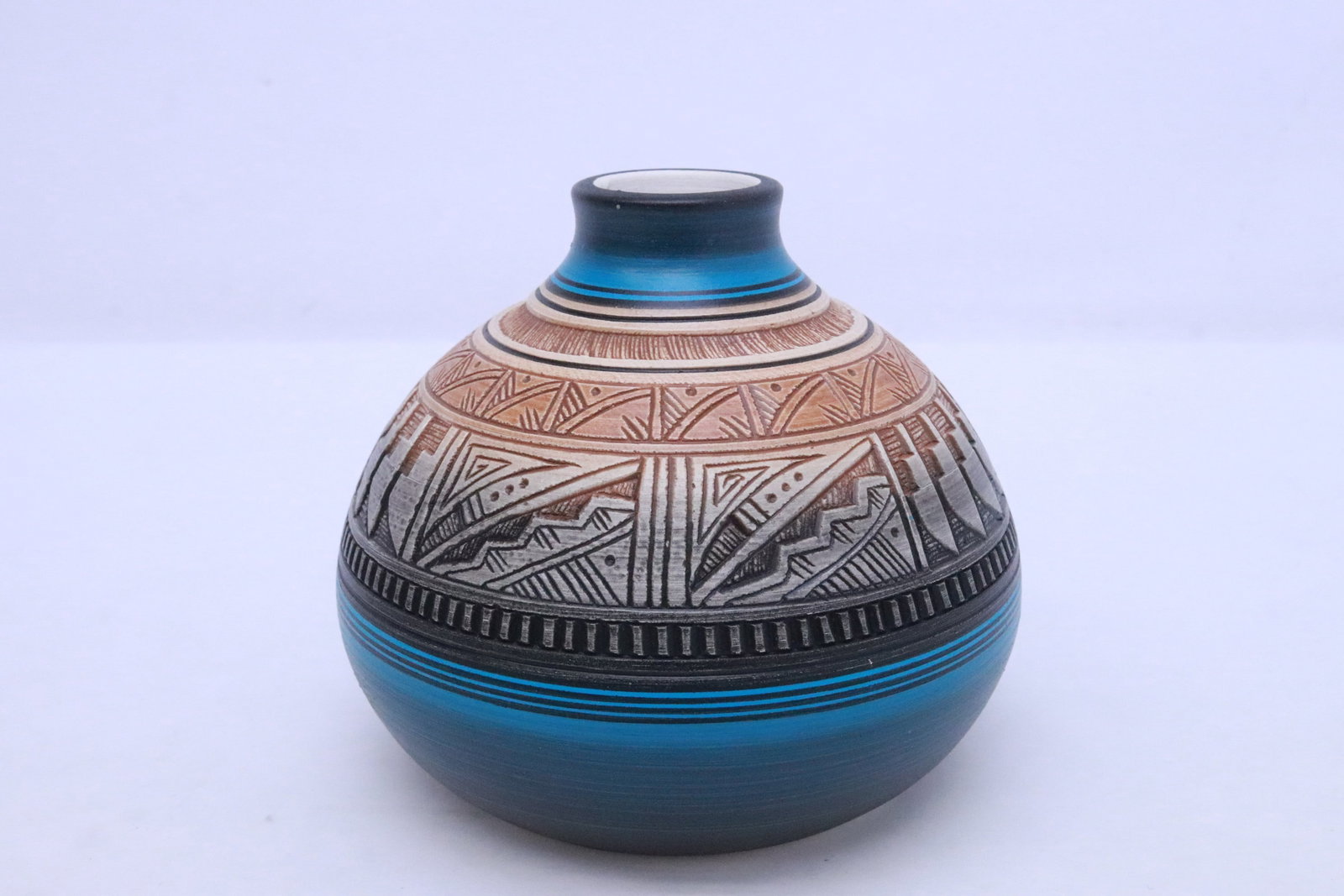 4 Navajo pottery jars - 4