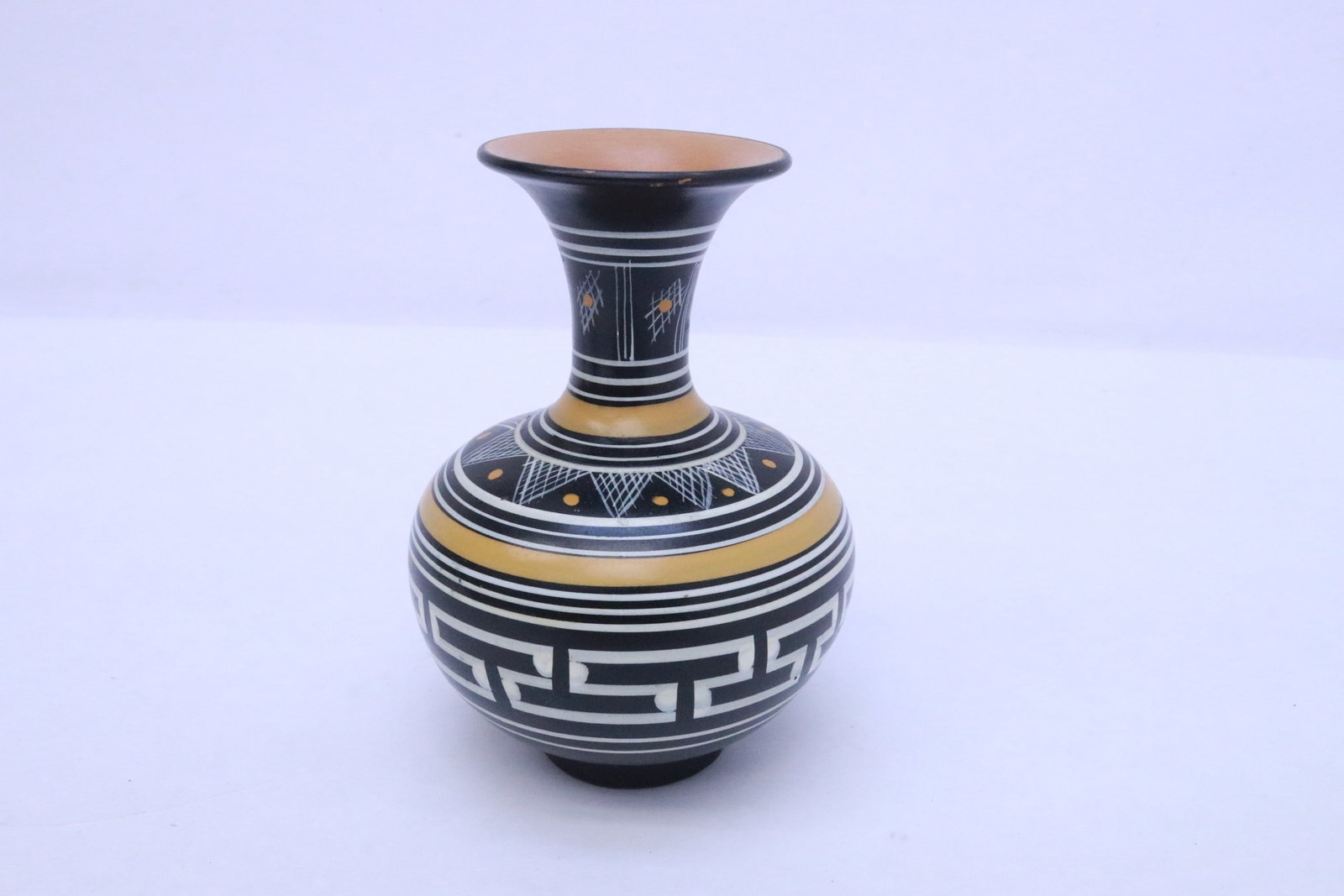 4 Navajo pottery jars - 7