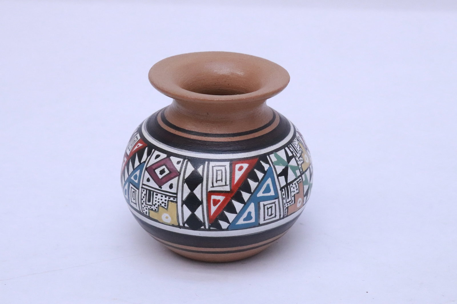 4 Navajo pottery jars - 9