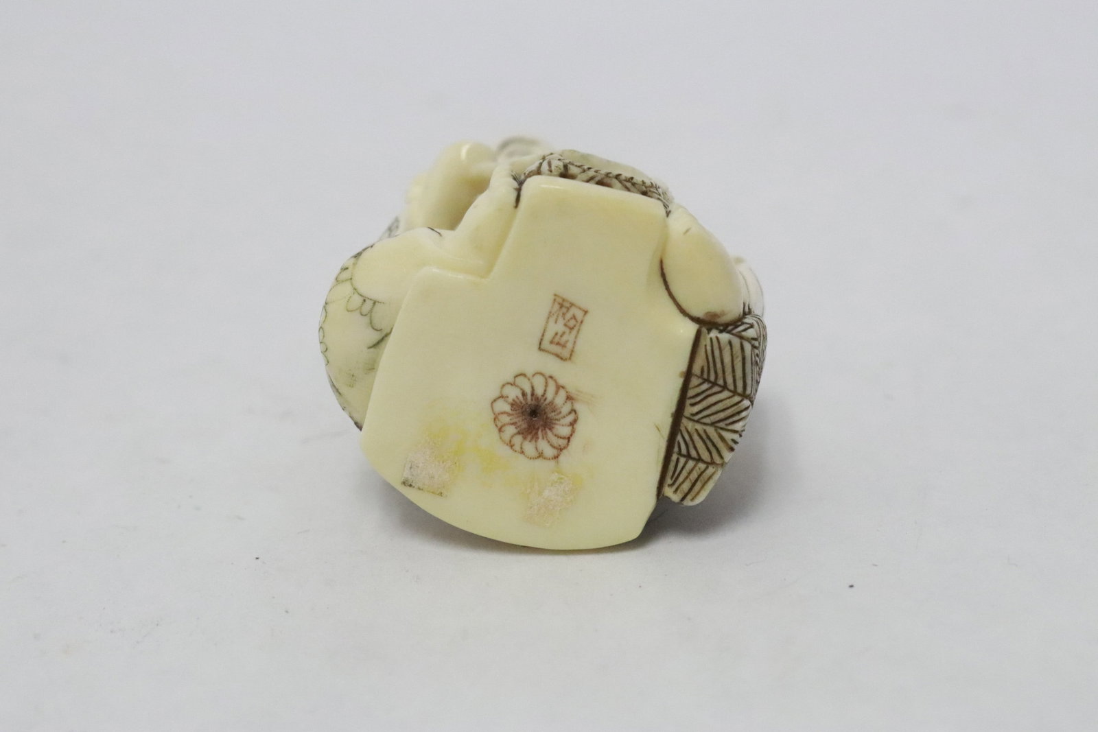 A Japanese bone carved netsuke - 7