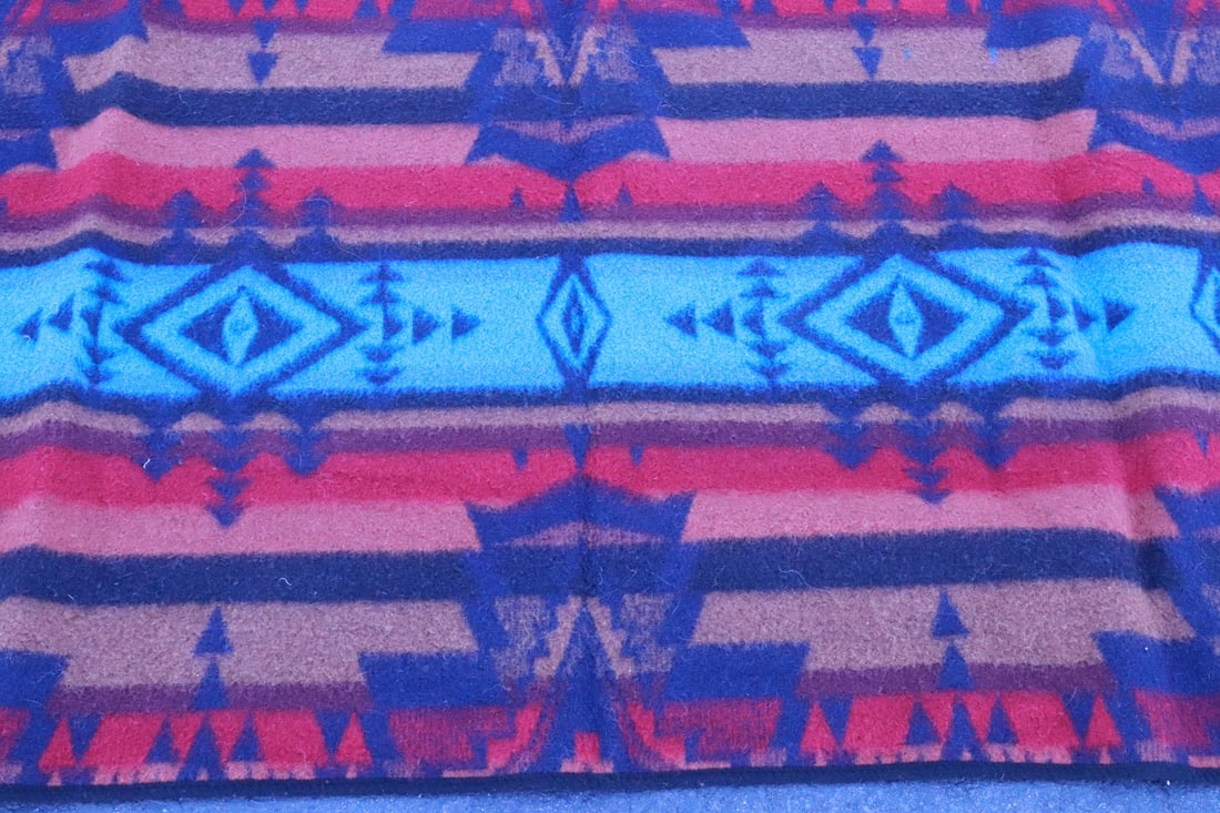 A Pendleton style blanket - 3