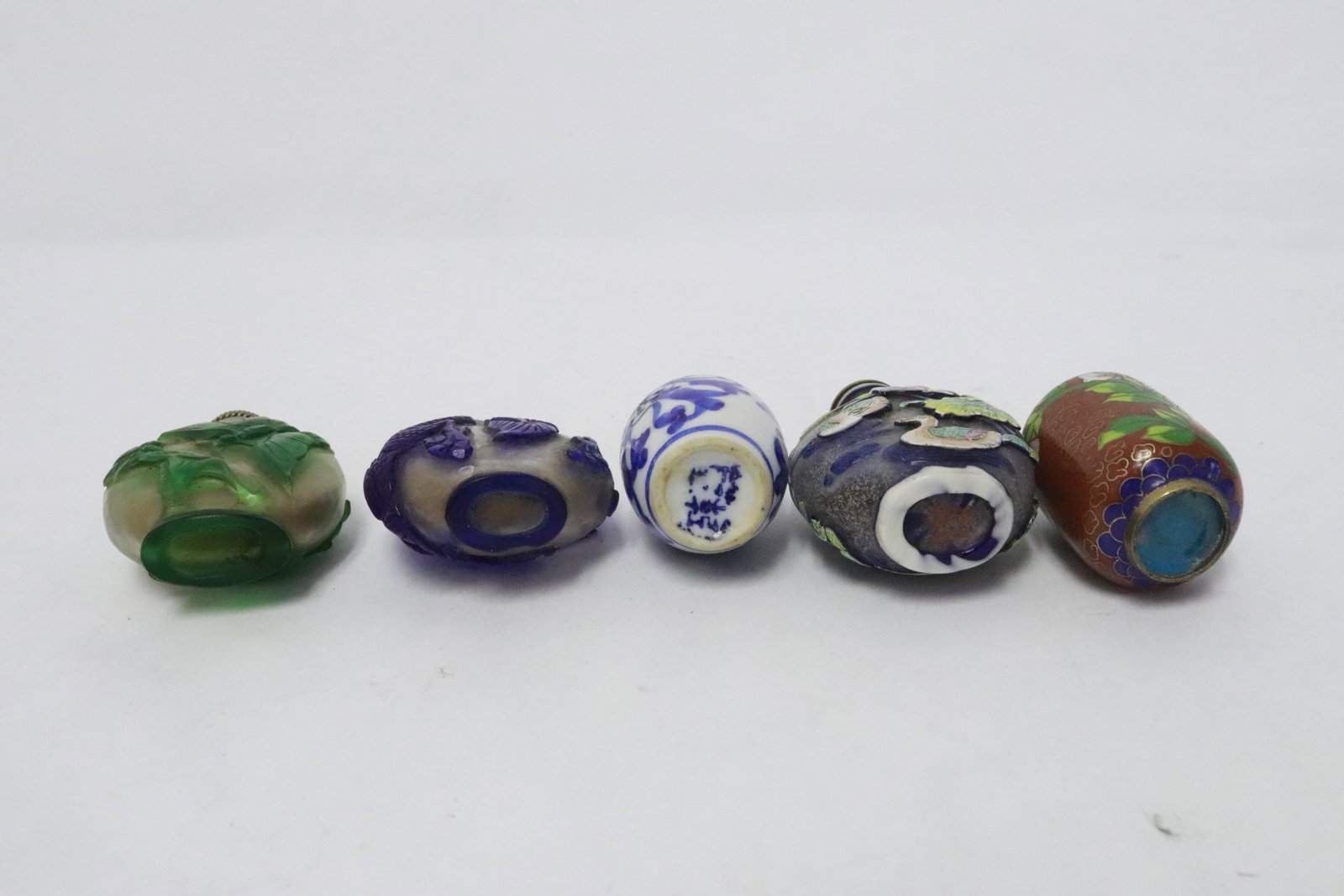 5 snuff bottles - 10