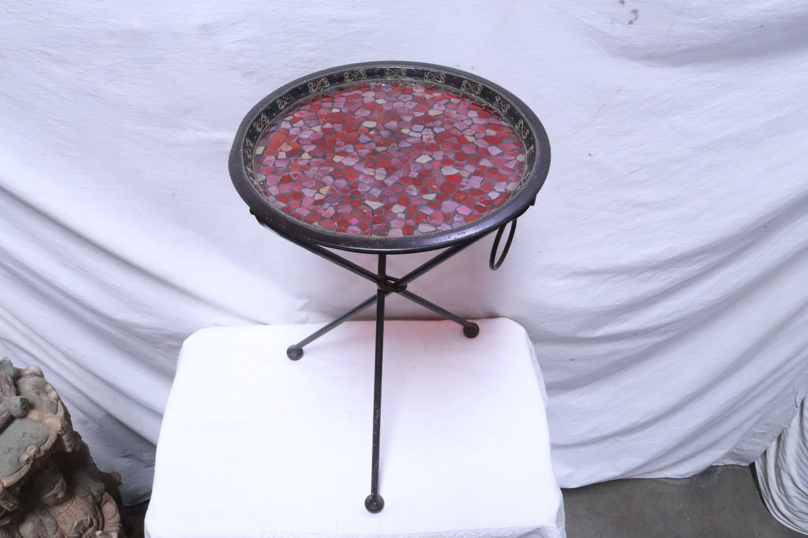 Cast iron based plant stand (1 of 5)