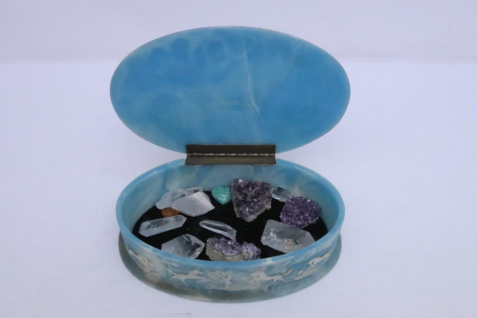 An incolay box with geos inside: An incolay box (3"x10"x6.3") with geos inside