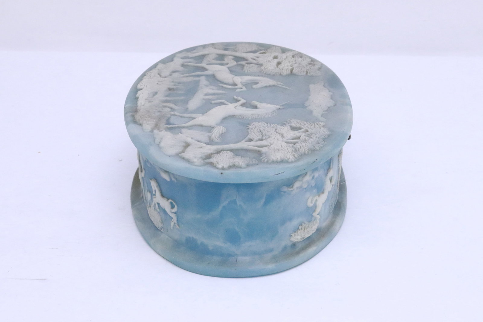 An incolay box with geos inside - 6