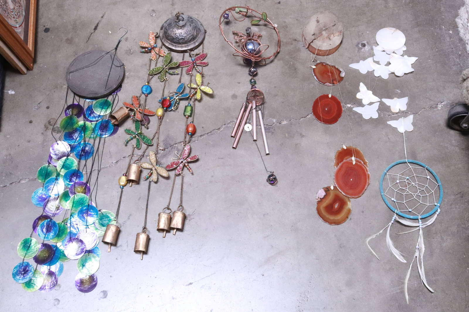 5 wind chimes: 5 wind chimes; one with agate plaques, one with mother of pearl plaques, and 3 fancy wind chimes