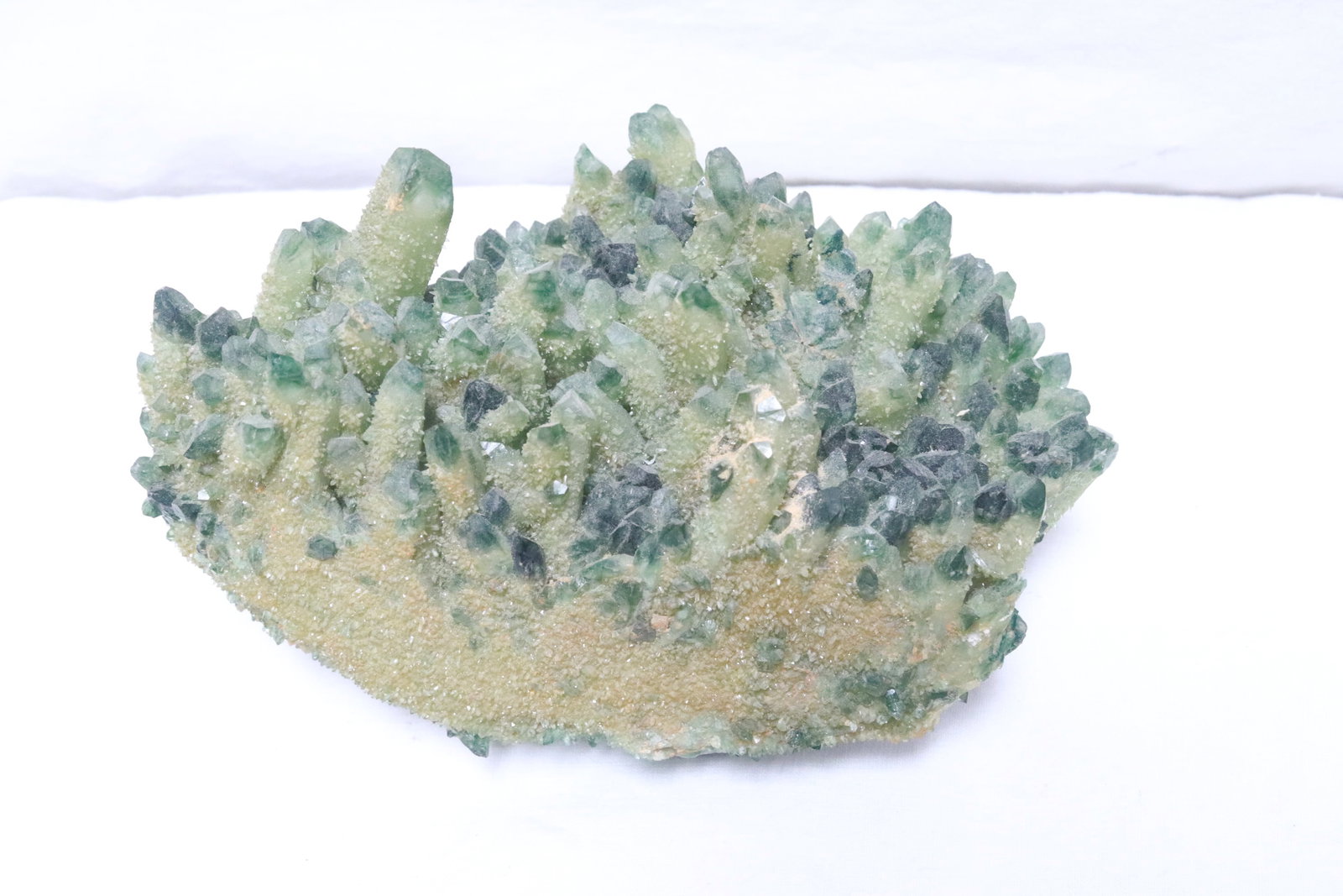 A rare green phantom quartz geo: A rare green phantom quartz geo, 3.9"x6.5"x4.3"
