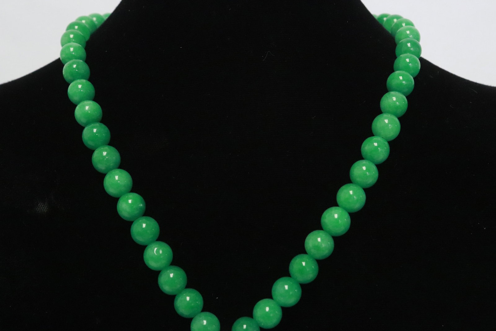 2 jadeite like necklaces - 8