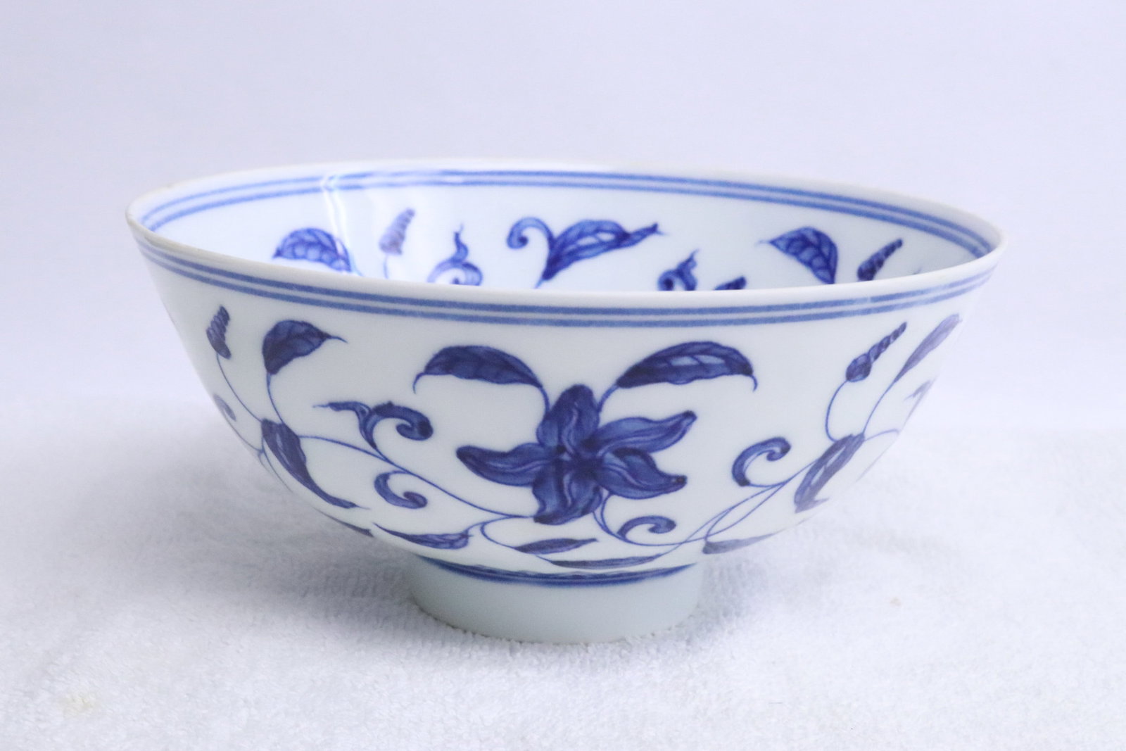 Chinese blue and white porcelain bowl (1 of 7)