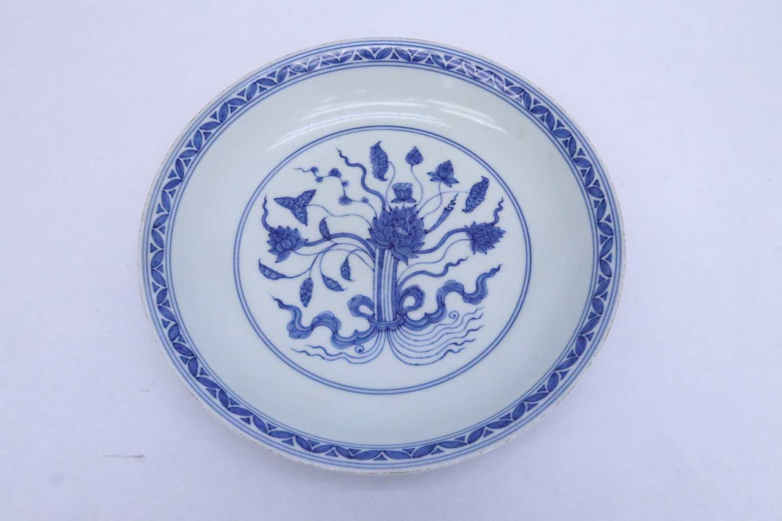 Fine Chinese blue and white porcelain plate: Fine Chinese blue and white porcelain plate, 2"x9.8"dia