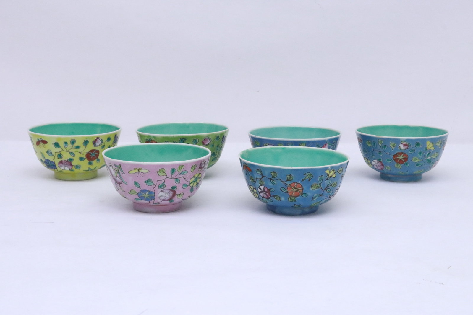 6 Chinese vintage famille rose porcelain bowls: 6 Chinese vintage famille rose porcelain bowls, 2.4"x4.6"dia ea