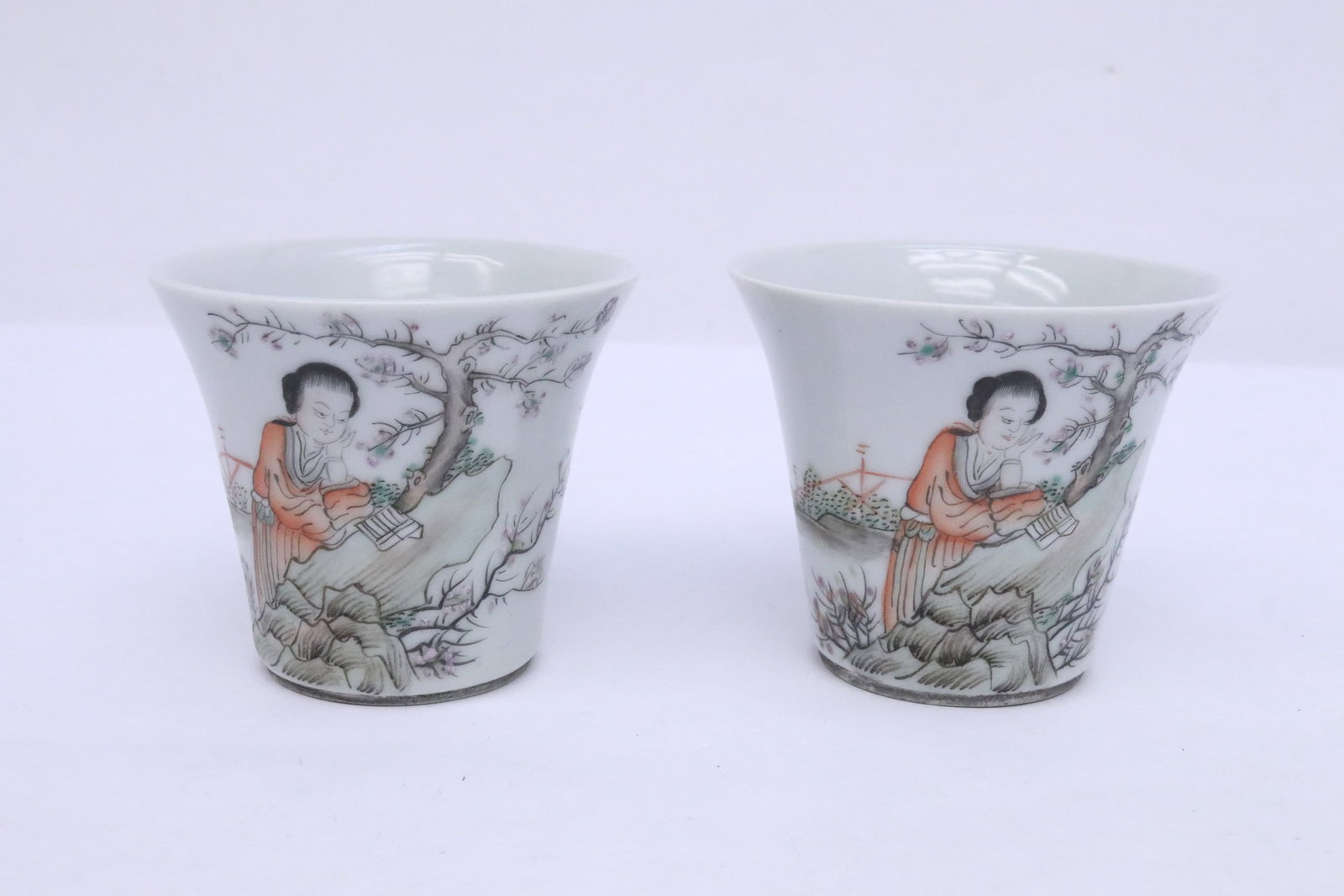 Pair Chinese famille rose porcelain tea cups: Pair Chinese famille rose porcelain tea cups, 2.3"x2.7"dia ea