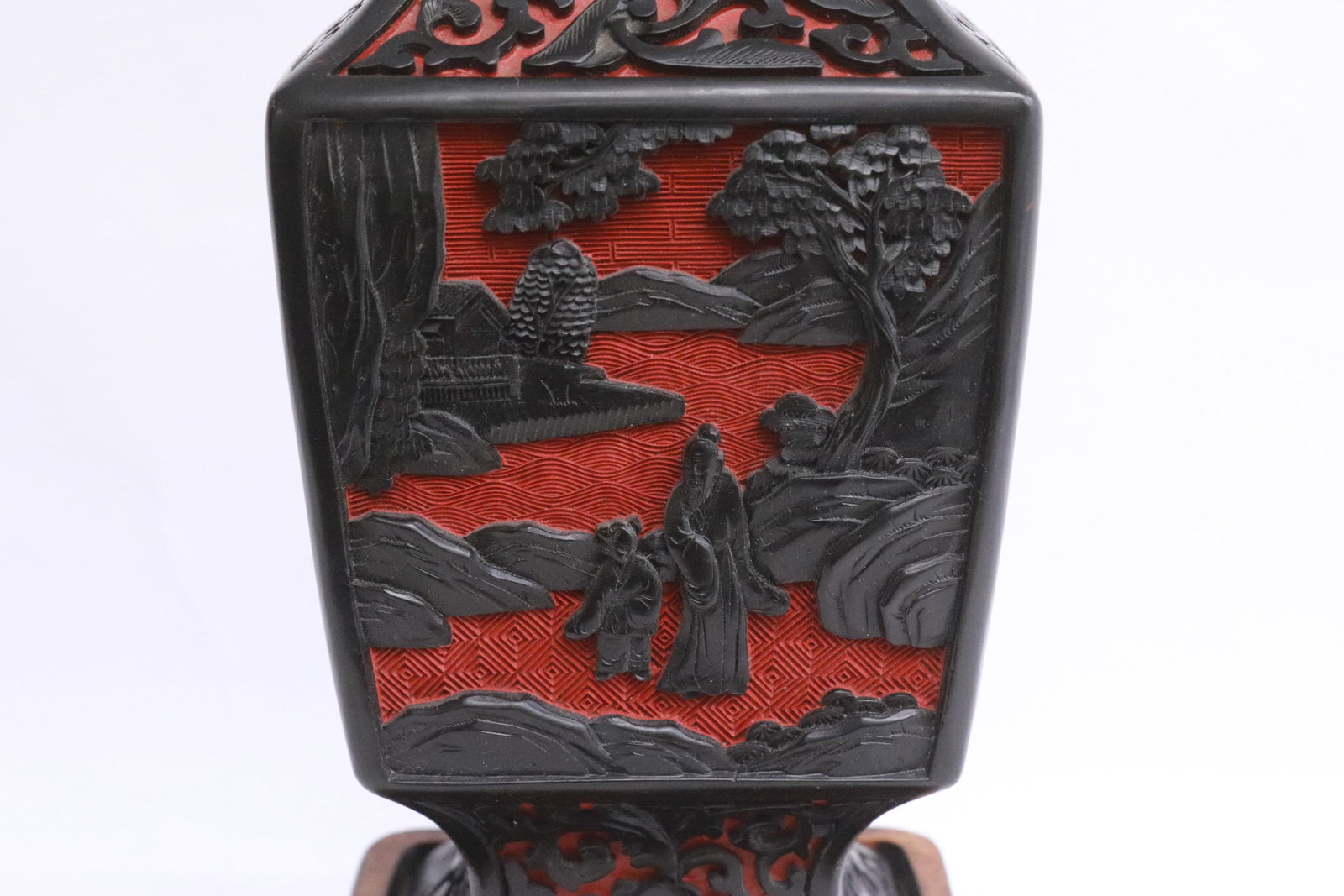 A cinnabar square vase - 3