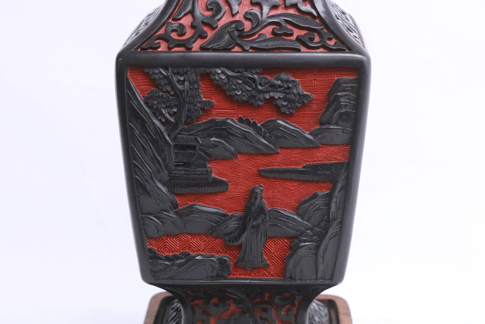 A cinnabar square vase - 7
