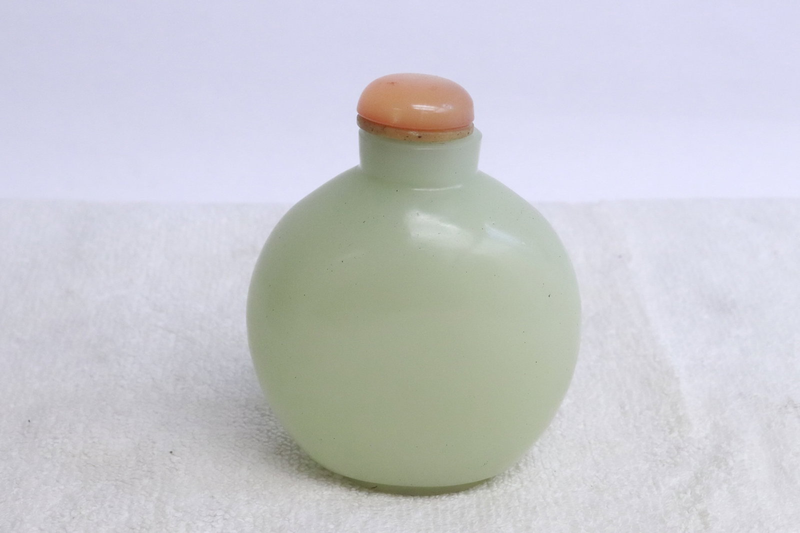 A jade like snuff bottle - 3