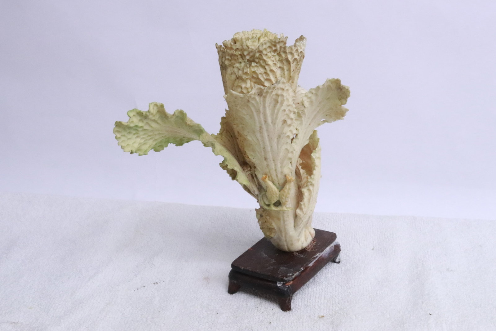 A bone like carving, chips - 4