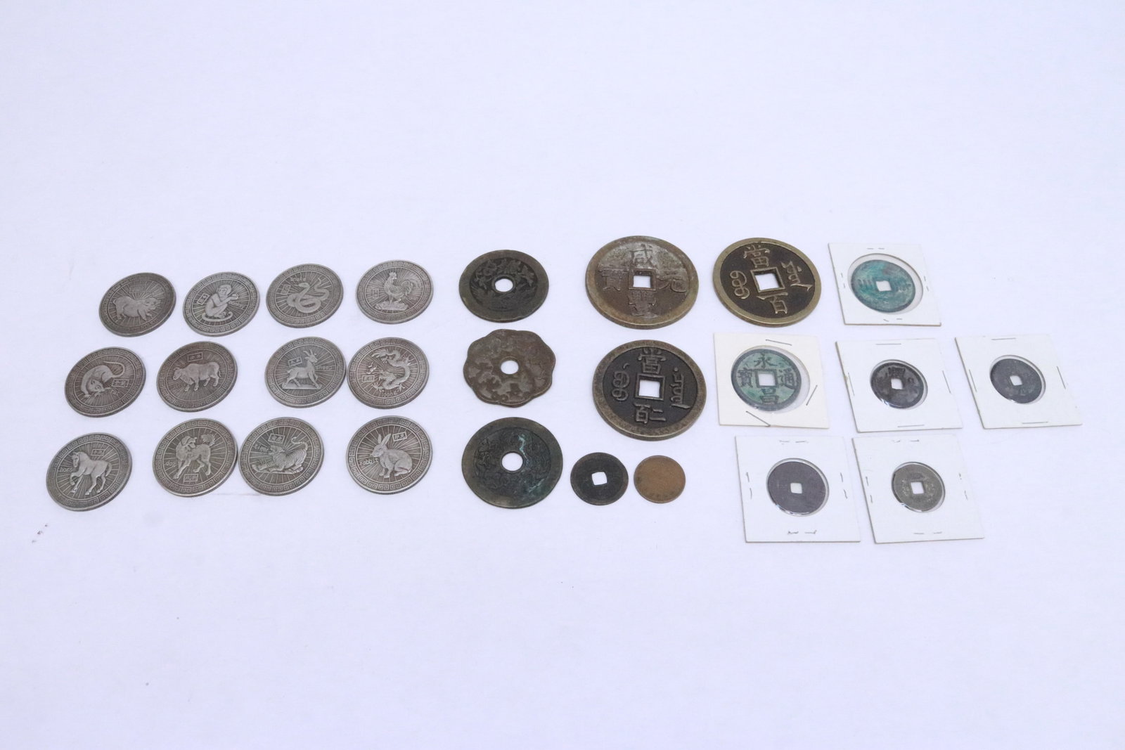 Lot of reproduction coins: Lot of reproduction coins, these NOT real, only for souvenir purposes