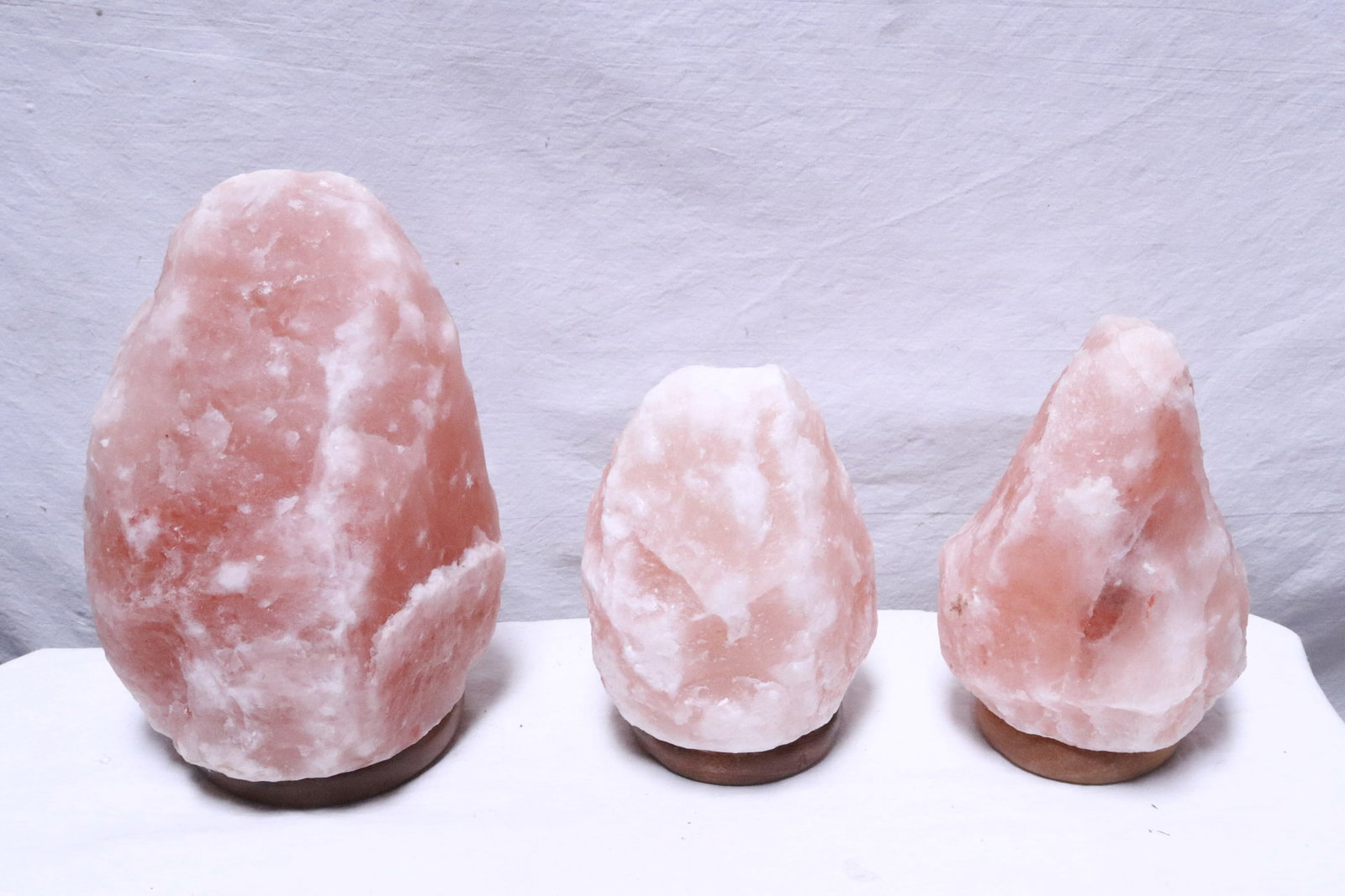 3 Himalayan pink salt rock lamps: 3 Himalayan pink salt rock lamps (7.7"H - 10.8"H), one not assembled with light bulb