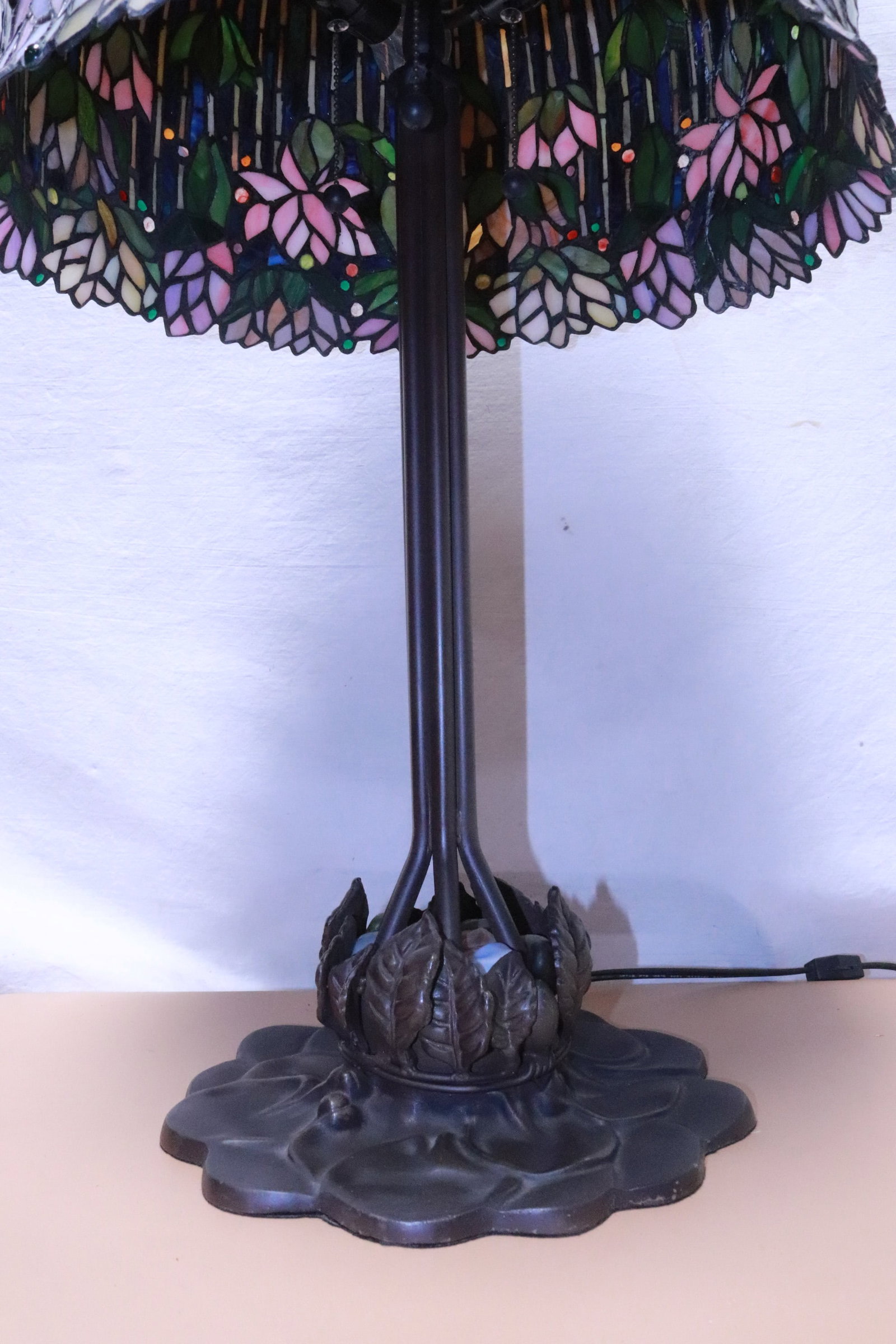 Large metal based fancy table lamp - 5