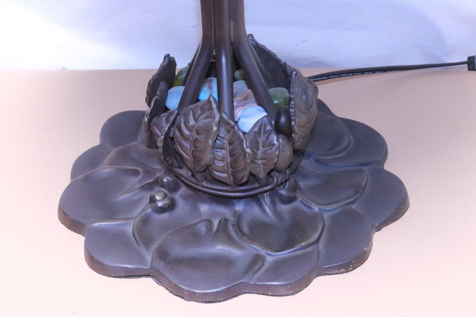 Large metal based fancy table lamp - 6