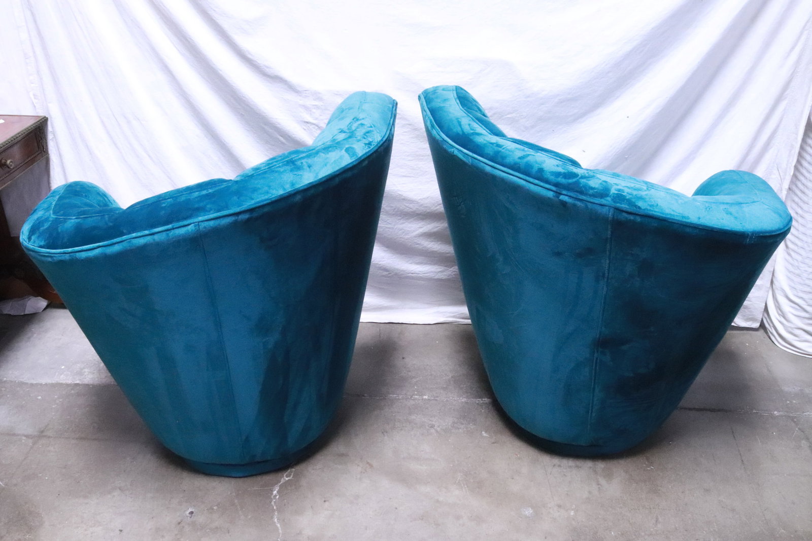 Pair modern shell motif sofa - 3