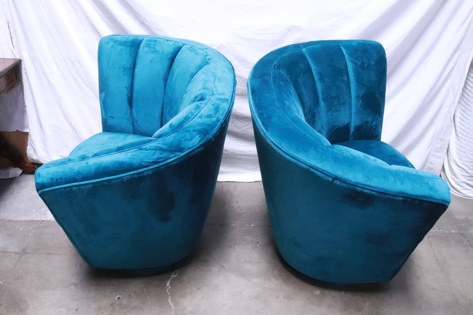 Pair modern shell motif sofa - 4