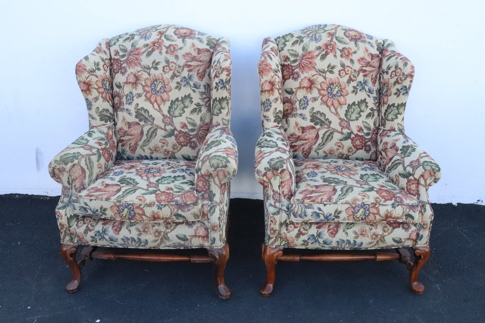 Pair Ethan Allen wingback chairs: Pair Ethan Allen wingback chairs with crewel upholstery, 42.8"x29.8"x28" ea