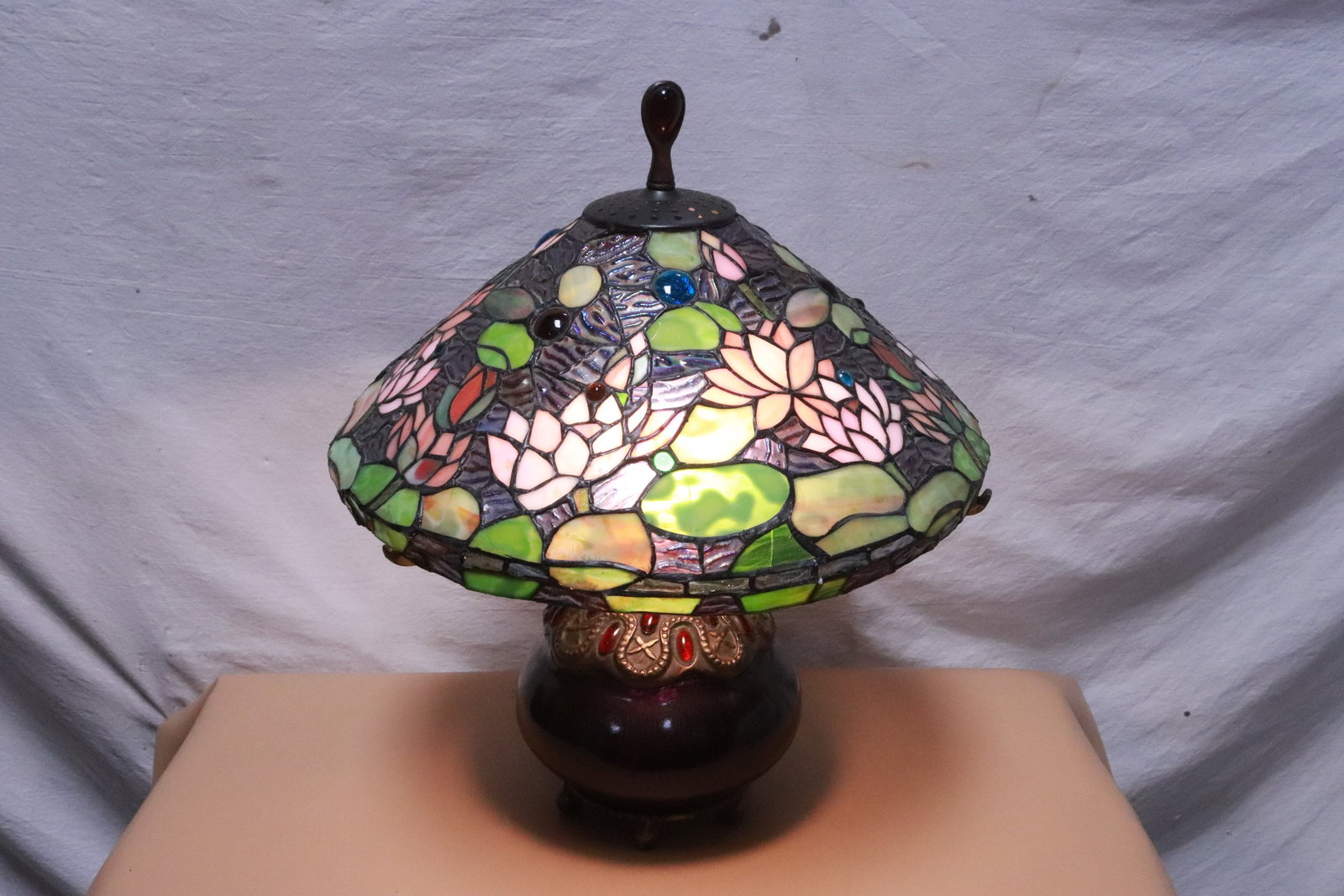 A fancy leaded glass table lamp (1 of 7)