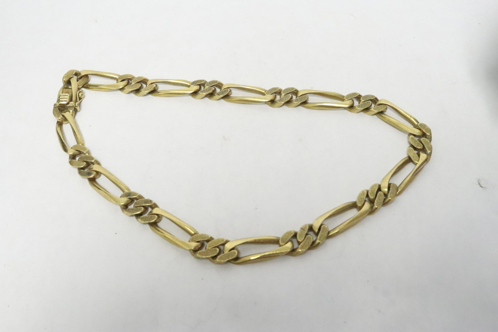 A solid 18K Y/G anchor link necklace - 8