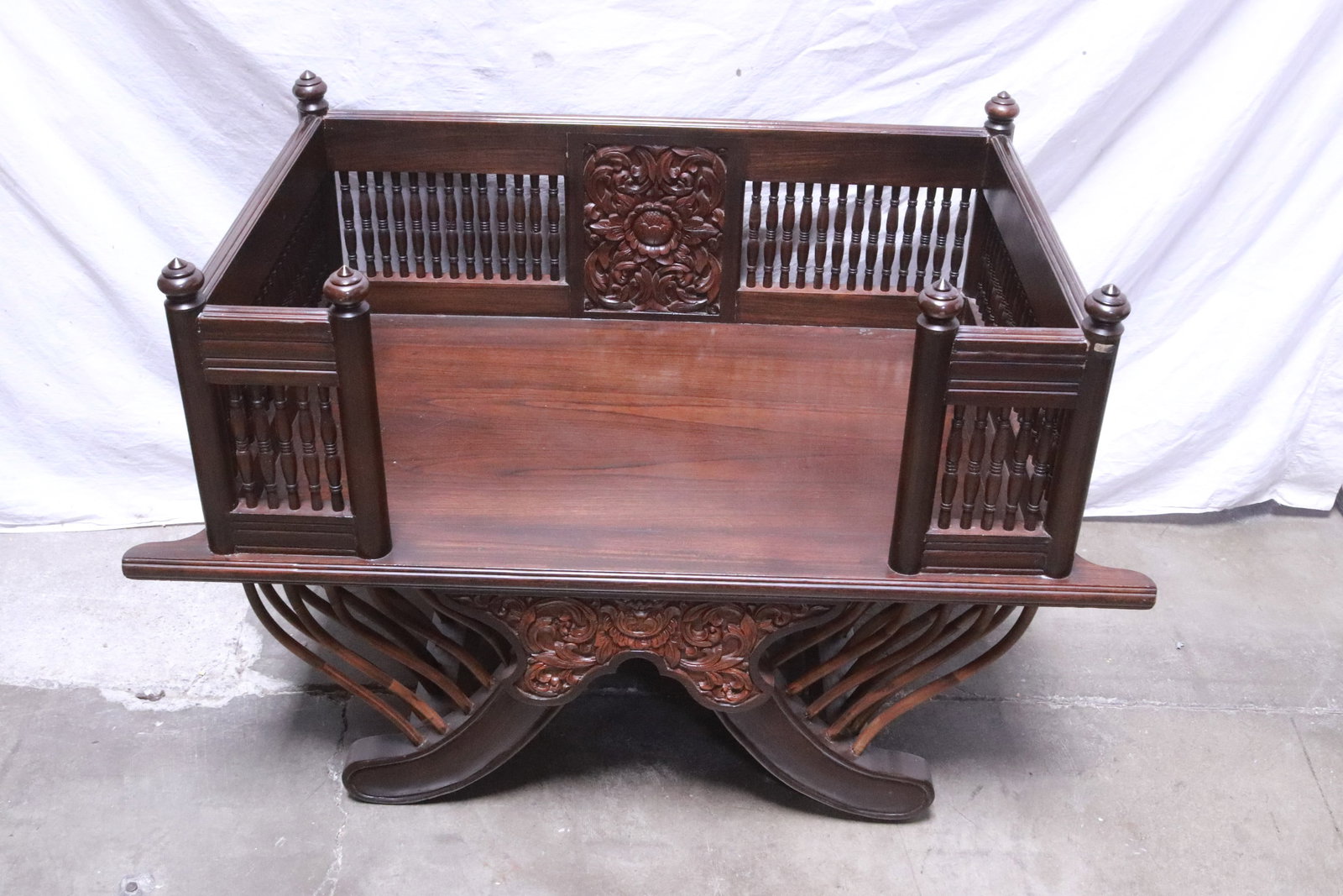 Large teak wood Howdah elephant chair: Large teak wood Howdah elephant chair, 28"x25.2"x18.8"