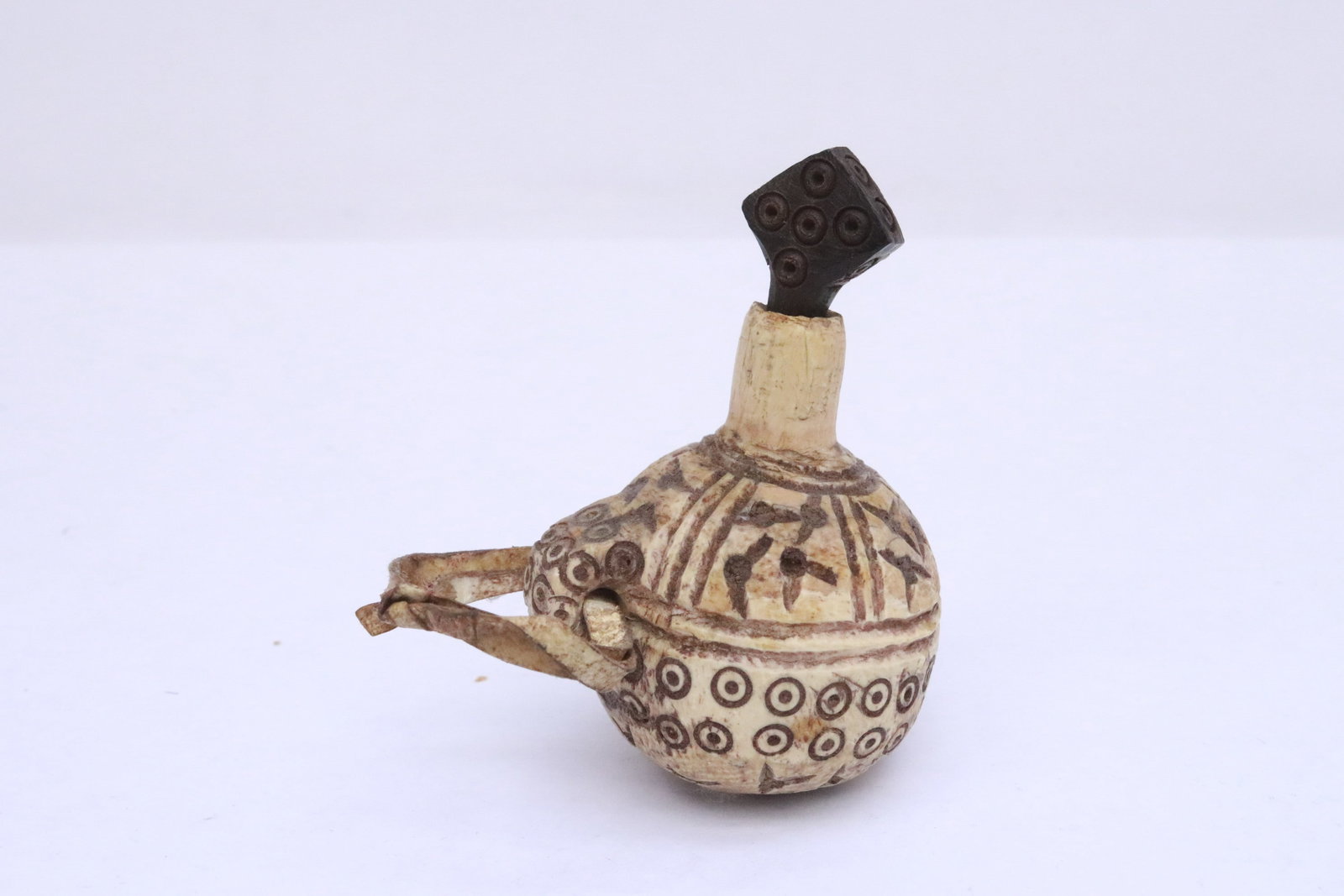A bone carved snuff bottle (?) - 3