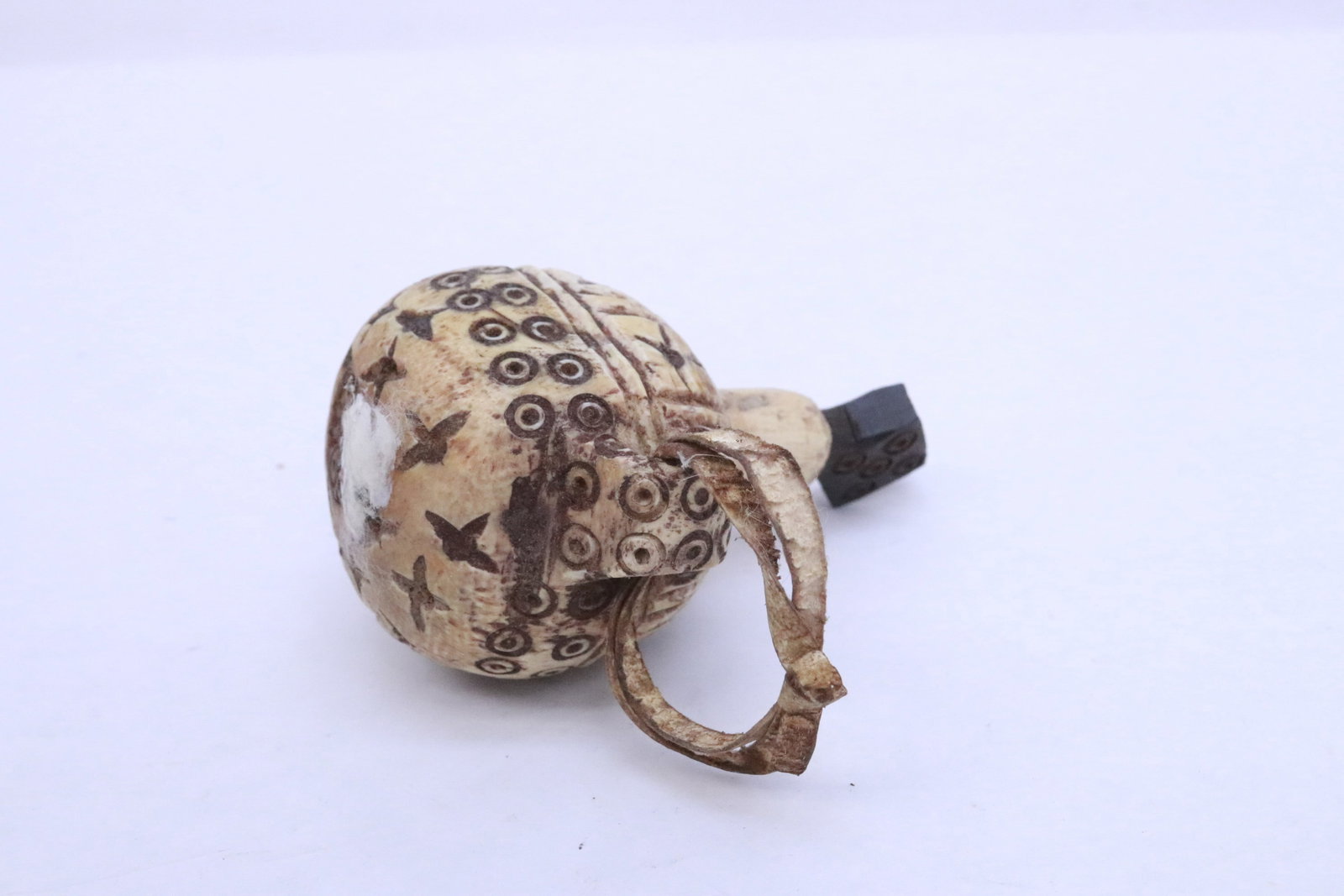 A bone carved snuff bottle (?) - 5
