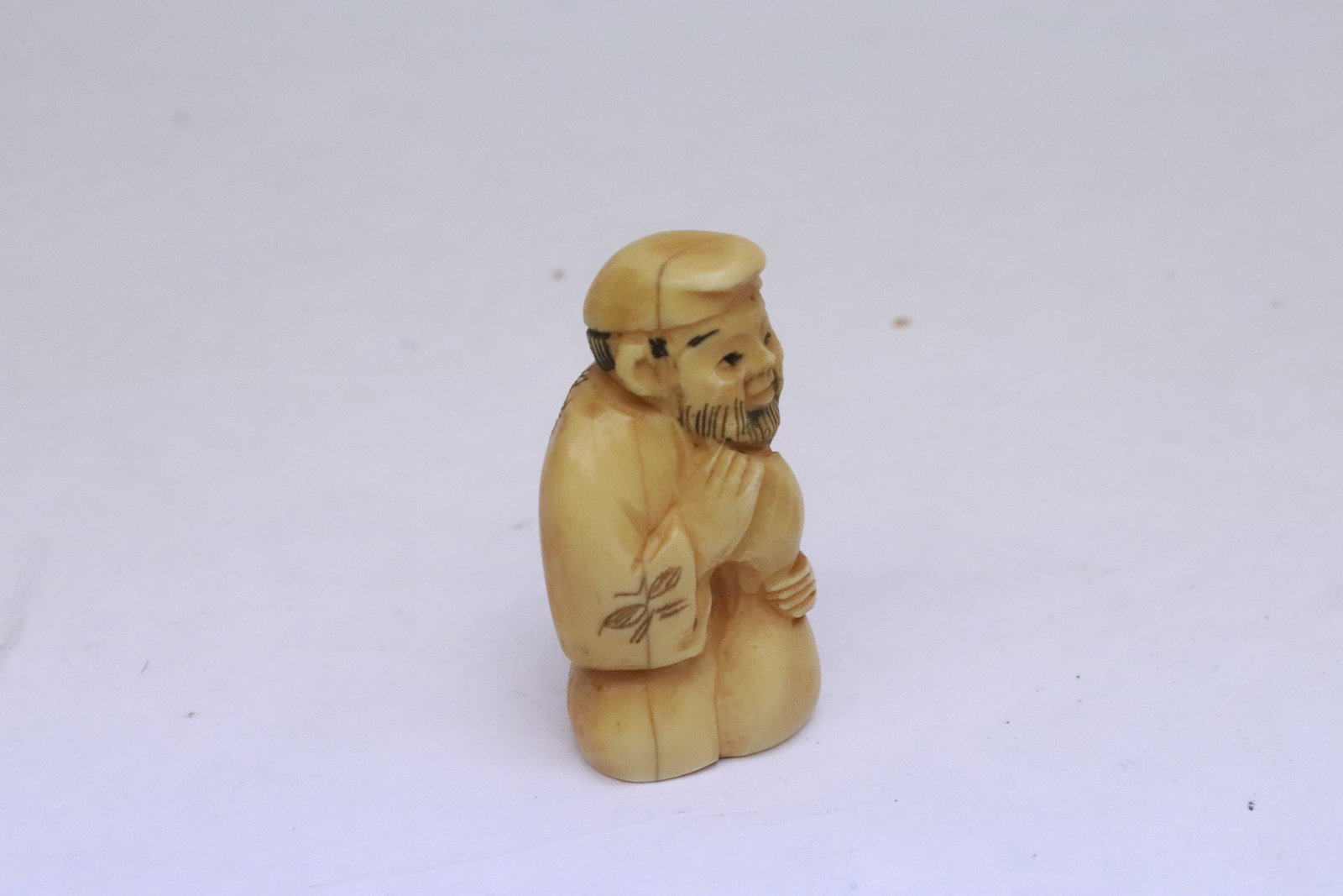2 Japanese bone carved netsuke - 7