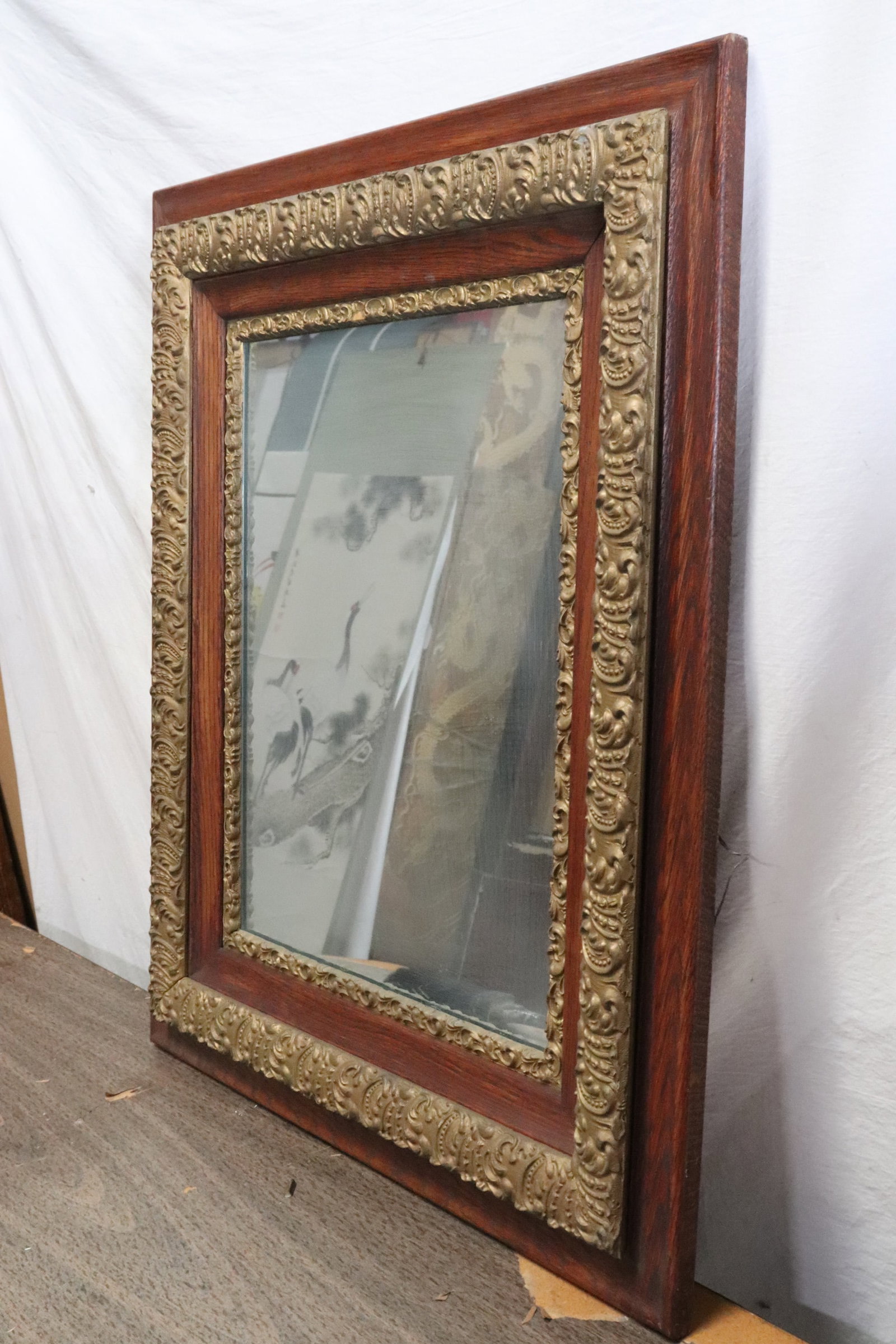 A Victorian wall mirror - 8