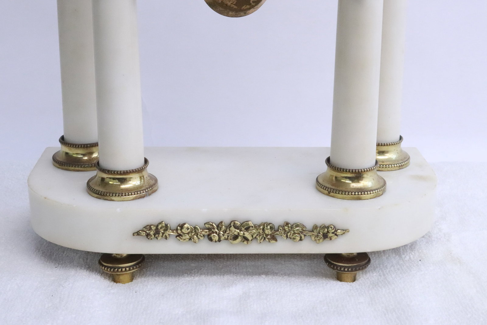 marble based table lamp with bronze ormolu - 3