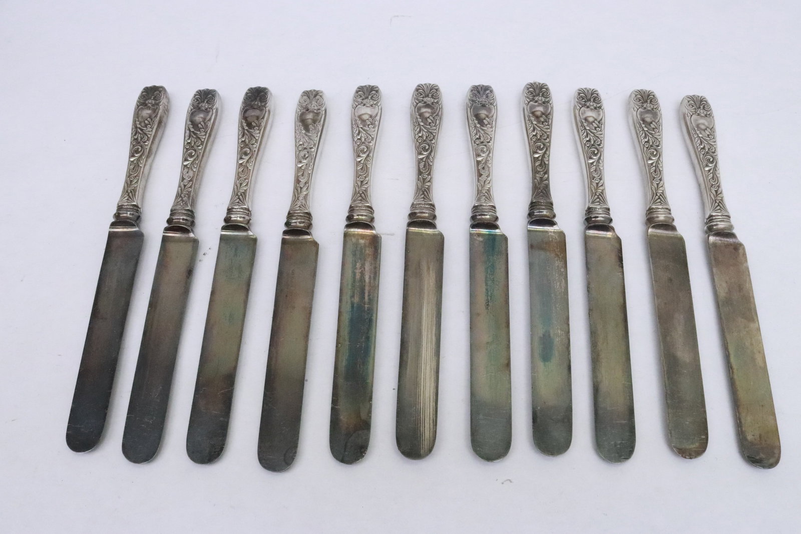 11 pieces Victorian silverplate knives by Gorham: 11 pieces Victorian silverplate knives by Gorham, 8.4"L ea
