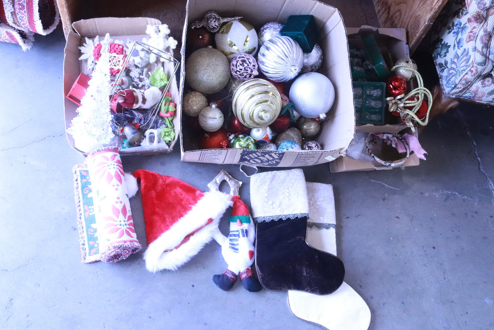 Large lot of Christmas ornaments (1 of 7)