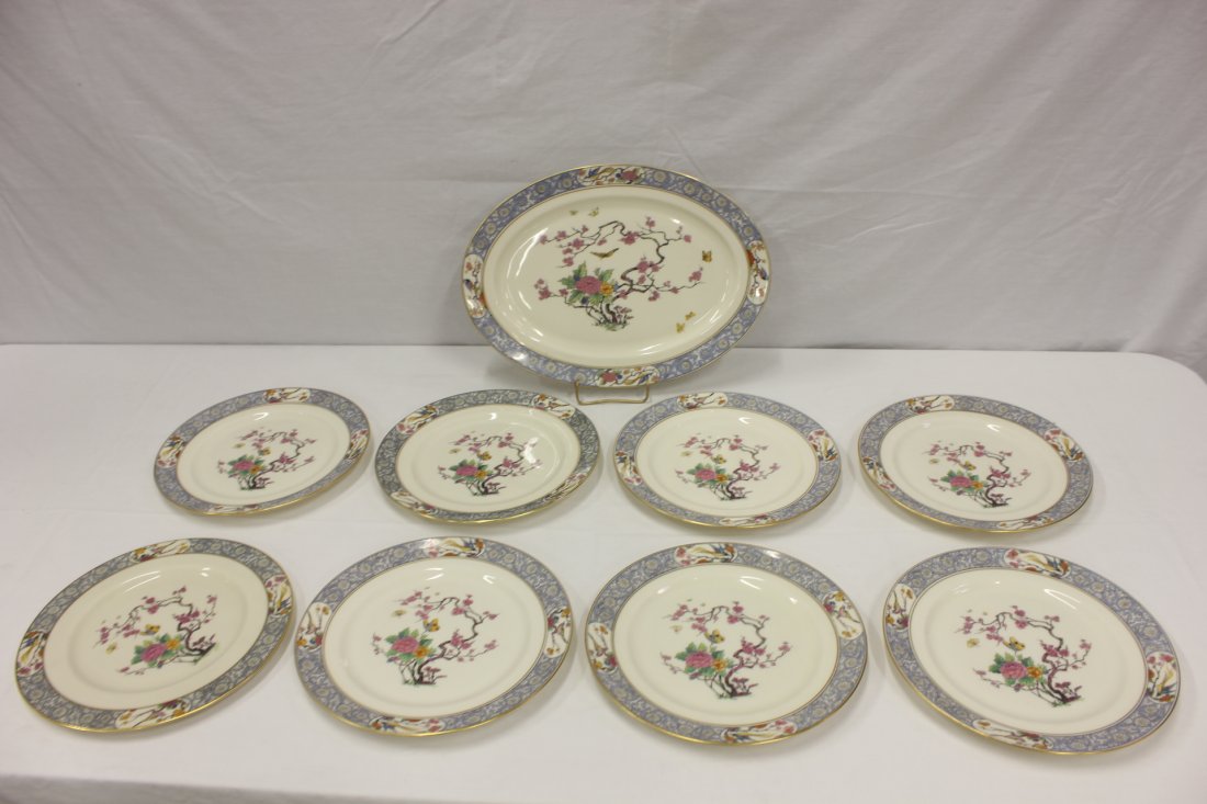 9pc Lenox china in Ming pattern: 9pc Lenox china in Ming pattern, including 8 dinner plates (0.8"Hx10.5"dia each) and an oval platter (1.5"Hx15.6"x11.3")