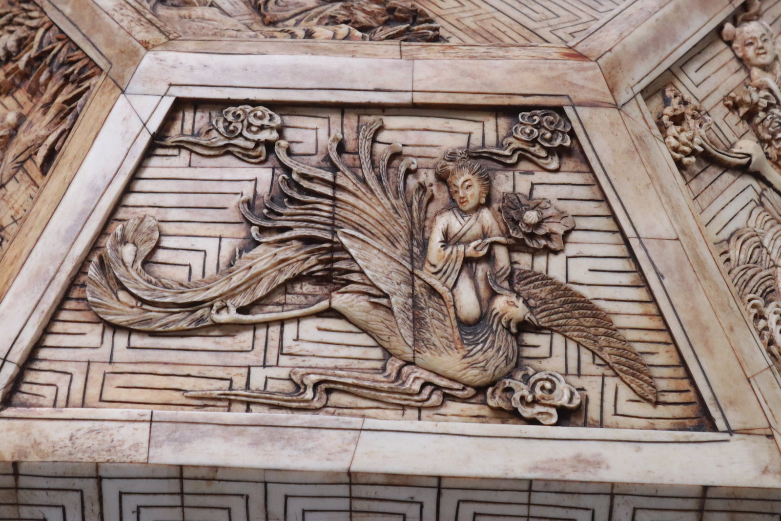 Chinese bone carved large hexagonal box - 7