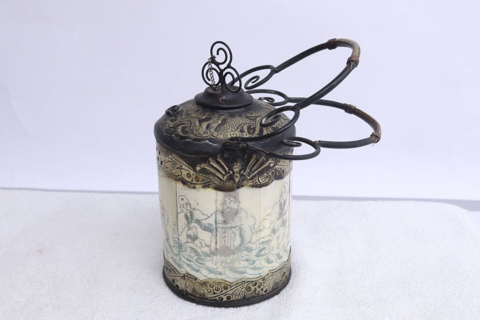 2 bone decorated tea caddies - 10