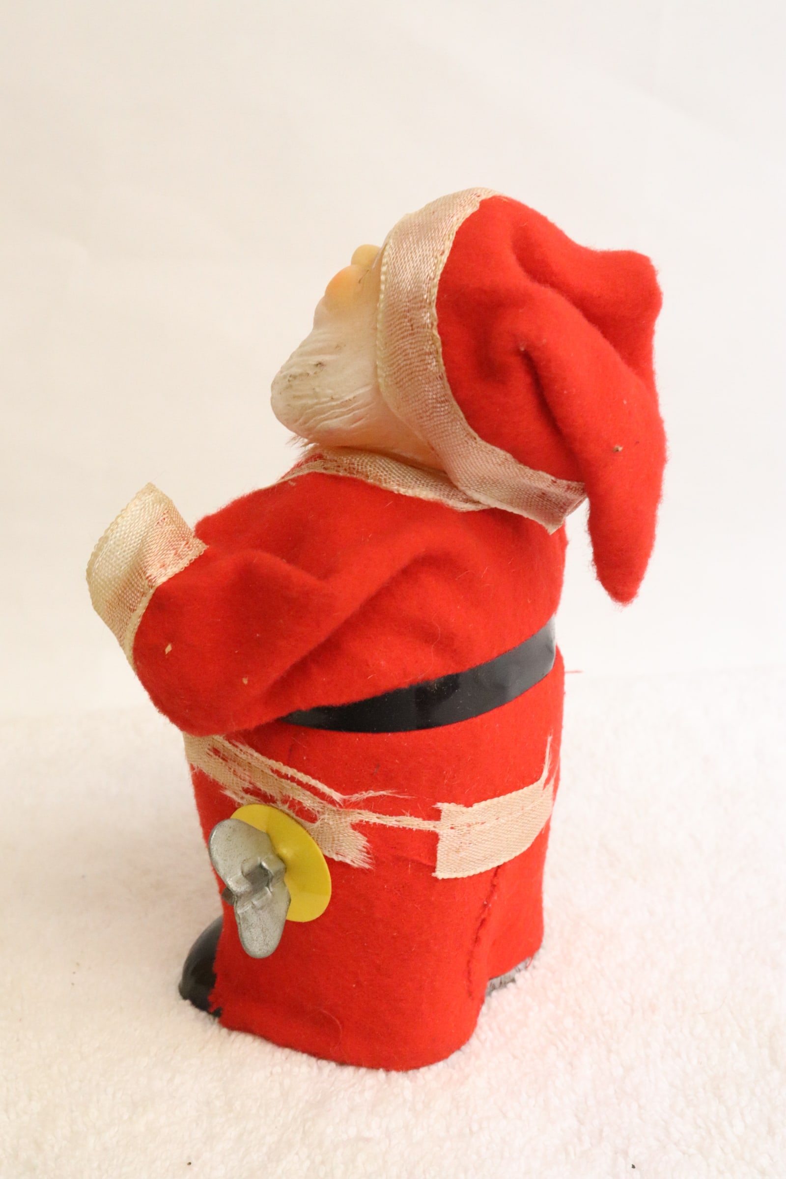 2 Santa figures - 4