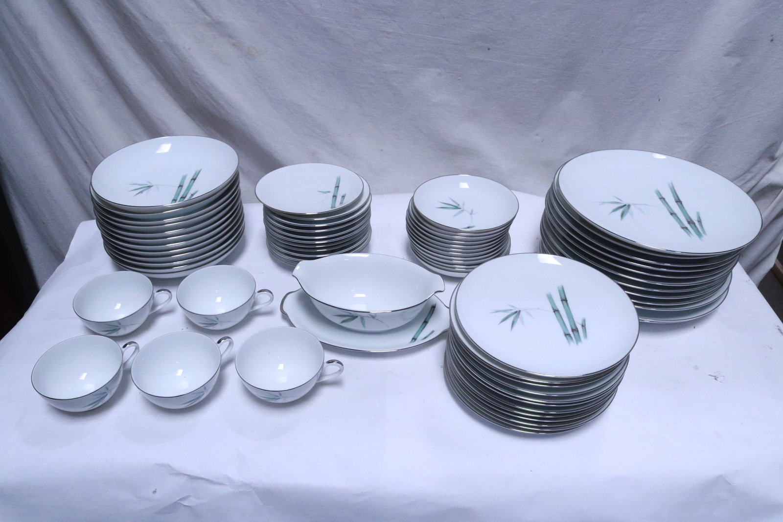 China set by Sanyo (1 of 9)